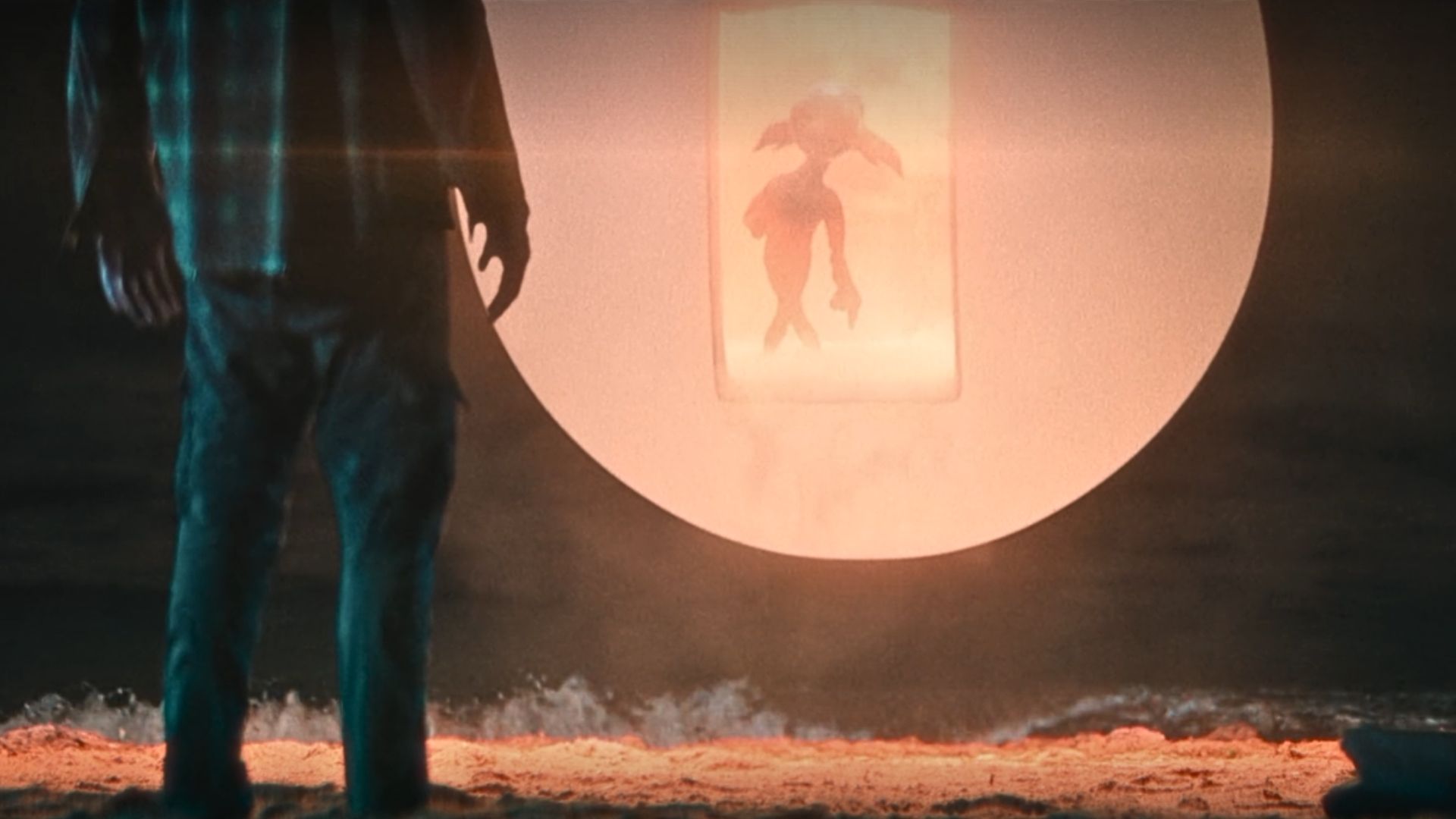 Netflix's new sci-fi movie is Ridley Scott's 'Alien' meets 'ET.' in ...