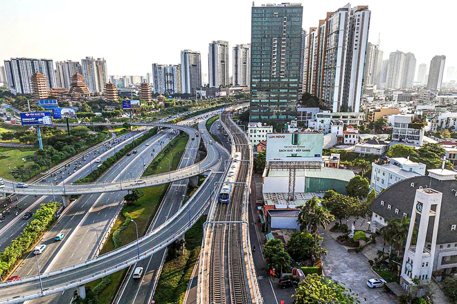 Metro số 1 TP.HCM dừng gần 1 giờ vì bị cúp điện do sự cố