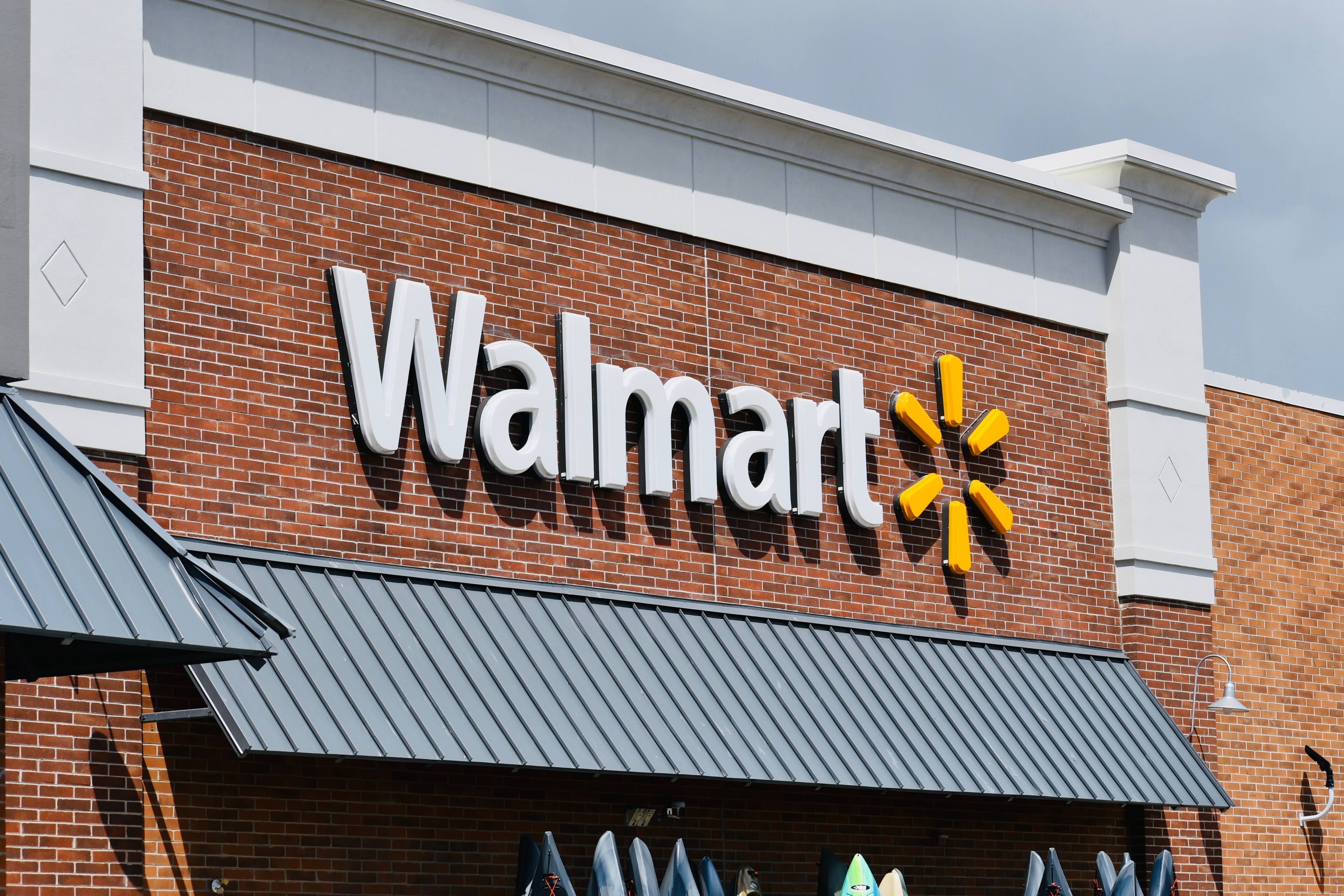 Walmart's festive $12 solar lights create a romantic atmosphere for ...