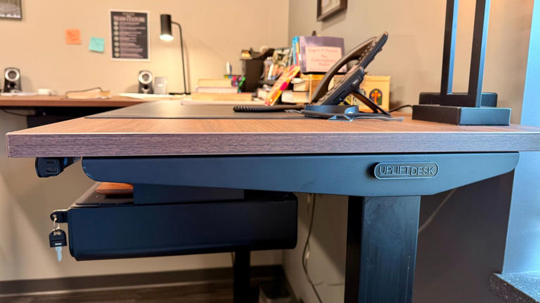 Uplift V3 L-shaped standing desk review: Beautifully built for a ...