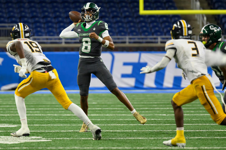 High school football playoff schedule, districts