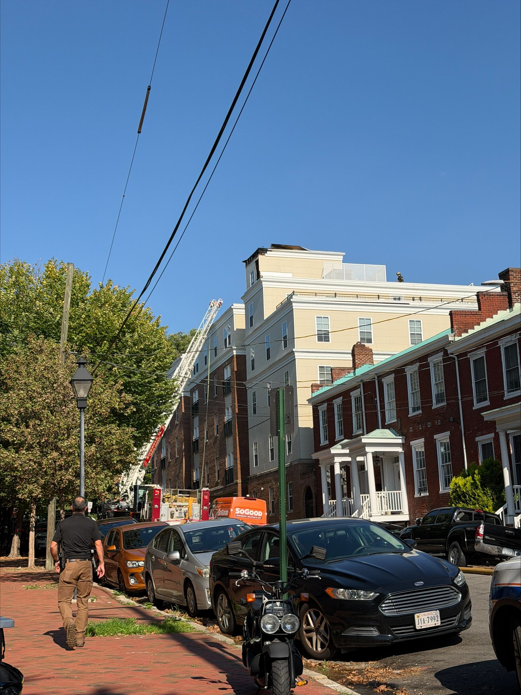 Fire breaks out at Shockoe Bottom apartment complex