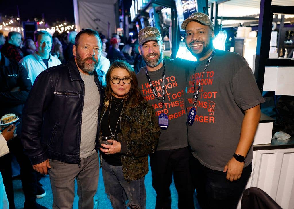Rachael Ray, 58, turns heads as she makes rare public appearance in New ...