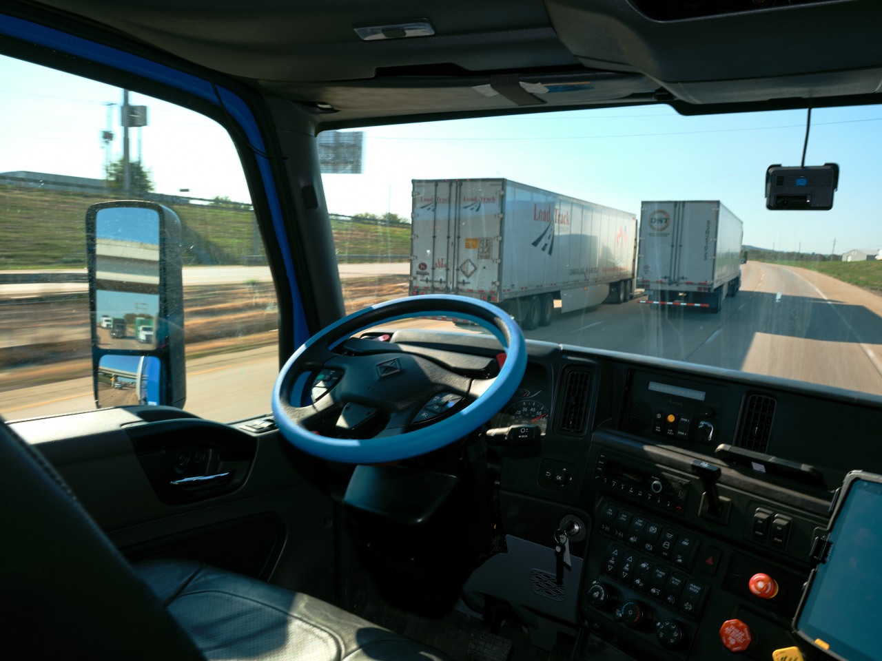 Self-driving big rigs rack up miles, just don’t tell them to back up yet