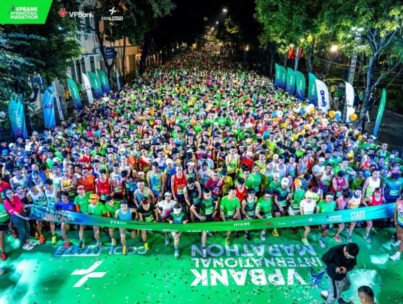 Giải marathon quốc tế Hà Nội VPBank mùa thứ 7: Hơn 11.000 vận động viên hòa nhịp Hanoi vibes