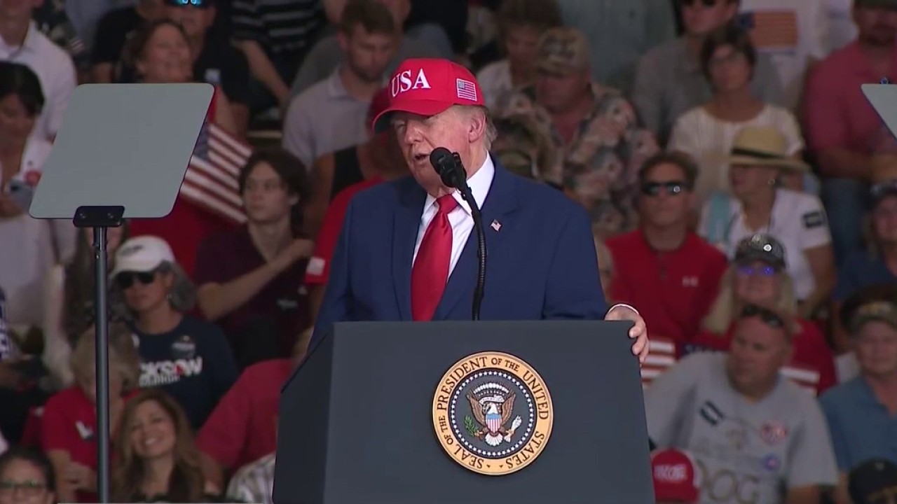 Trump rally in Dalton targets rivals as voting begins