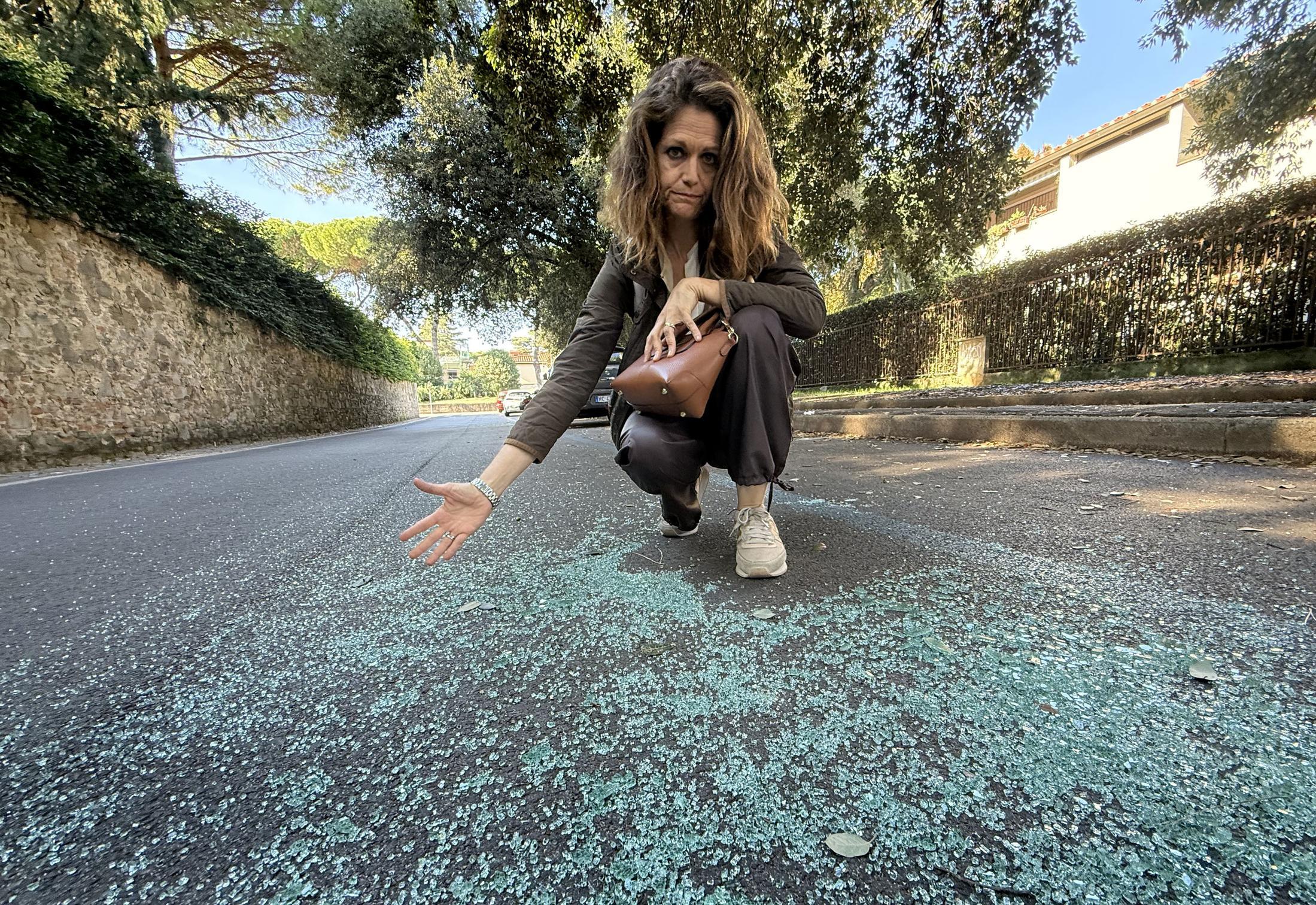 Strage di auto nella notte. Spaccati 28 finestrini. Campo di Marte ...