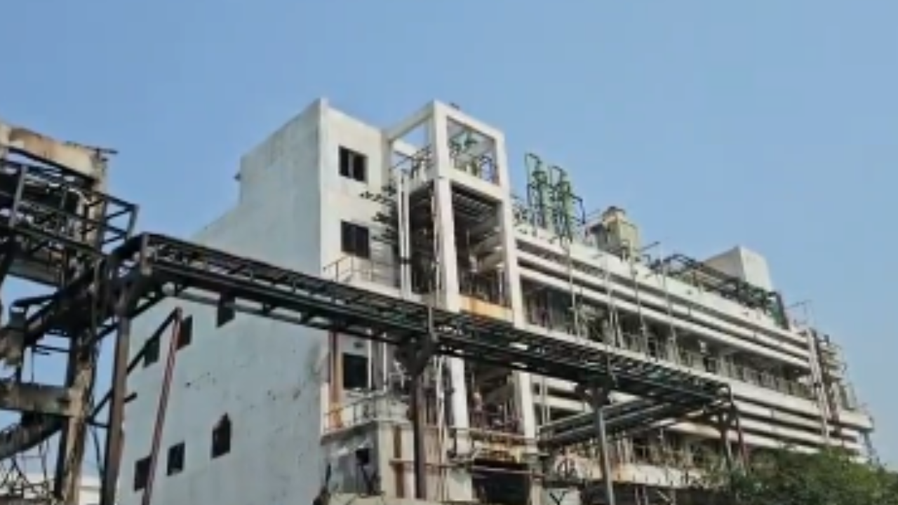 Deadly Explosion Rips Apart Reactor Tank At Gujarat Chemical Plant! 5 ...