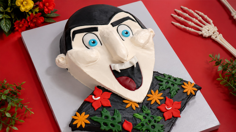 Dracula vampire cake decorating tutorial for Halloween