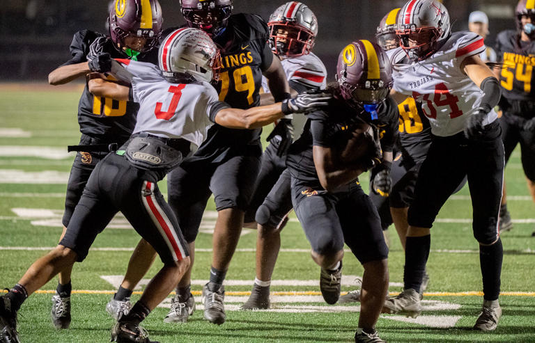 Edison football outlasts Lincoln in 'craziest game you'll ever see'