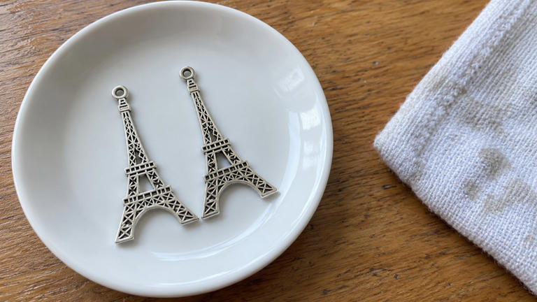 How to make colorful Eiffel Tower earrings at home
