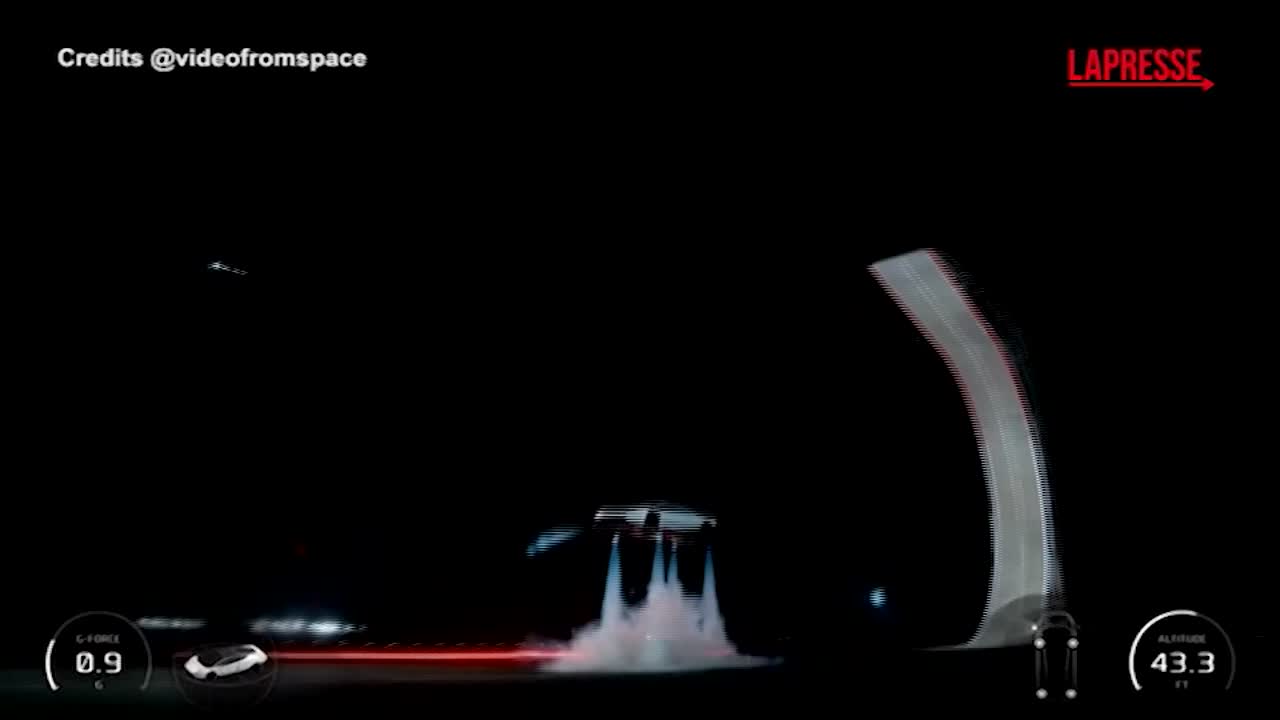 Tesla presenta la nuova Roadster: l’auto sportiva capace di volare