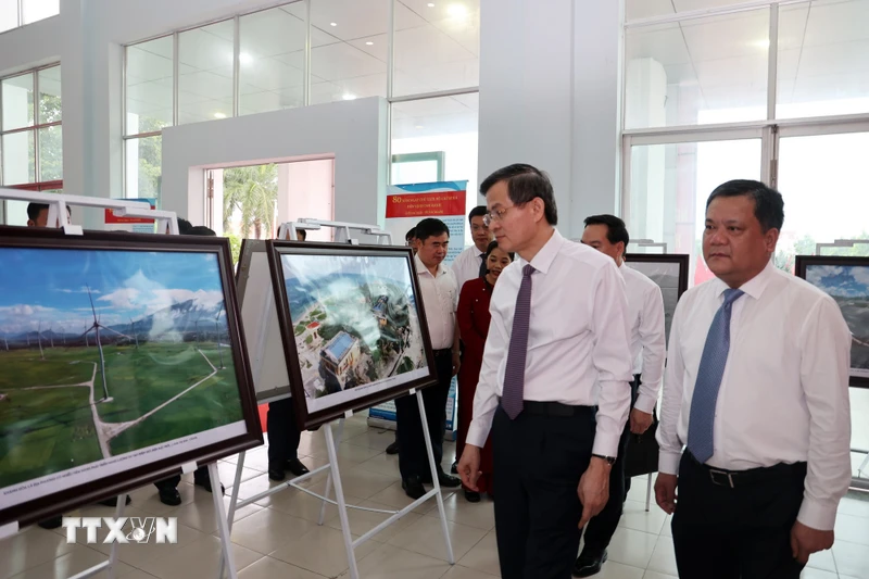Triển lãm ảnh về Bác Hồ trong hành trình thực hiện khát vọng độc lập dân tộc