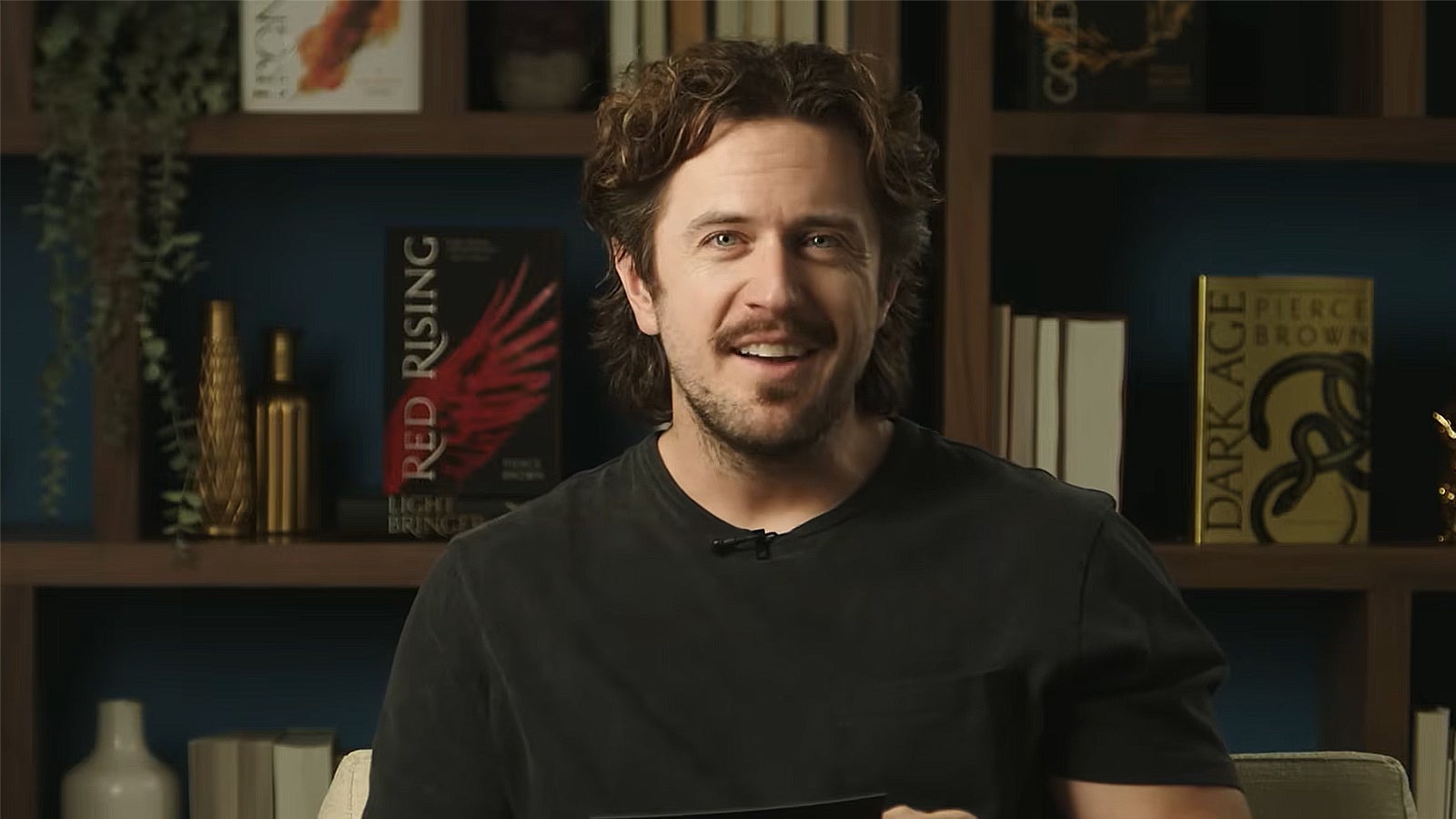 Red Rising greenlit for movie adaptation with author Pierce Brown to ...