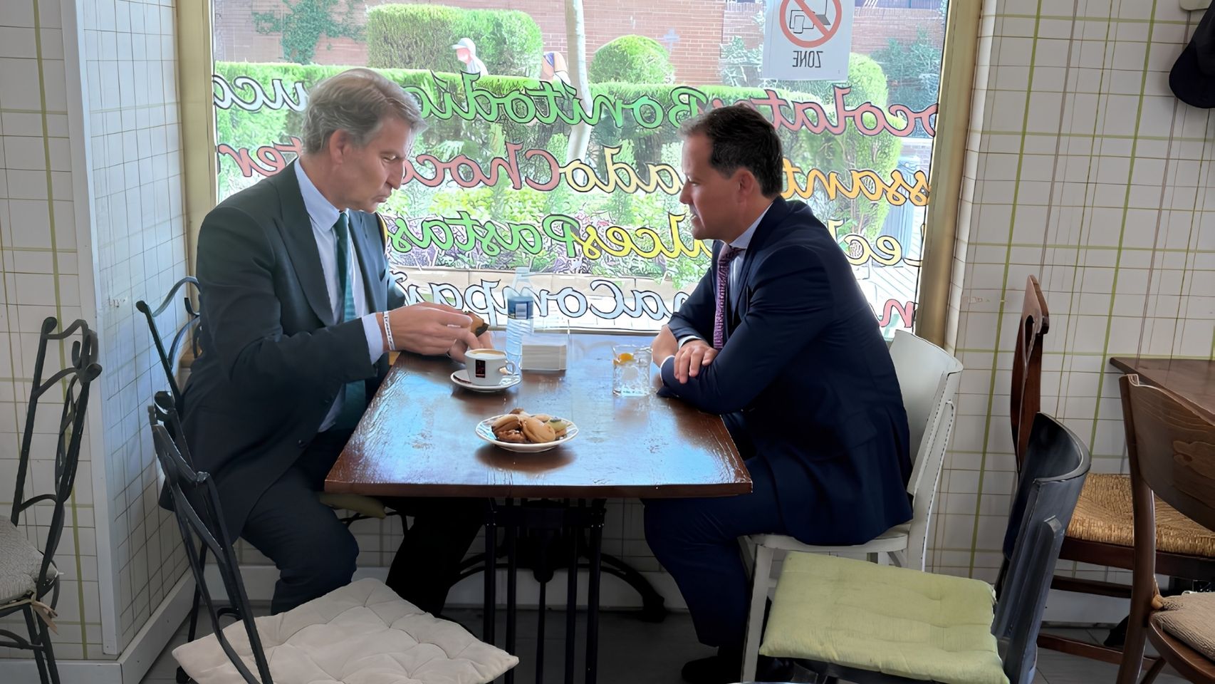 La cafetería donde Feijóo cogió fuerzas durante su visita a Toledo ...