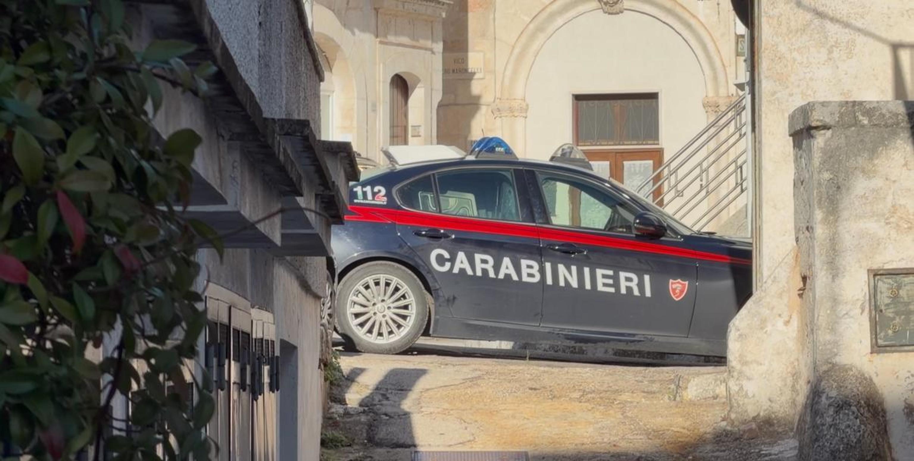 Omicidio nel Brindisino, un 28enne si presenta in caserma con il difensore