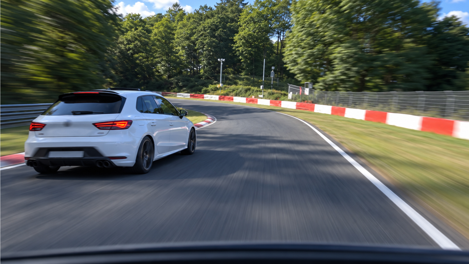 SEAT Leon Cupra attacks a fast Nürburgring corner