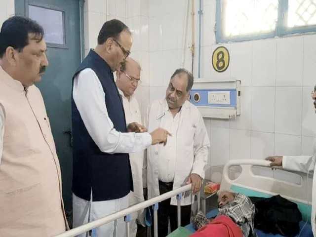 Brajesh Pathak inspects Moradabad hospital, orders immediate surgery on ...