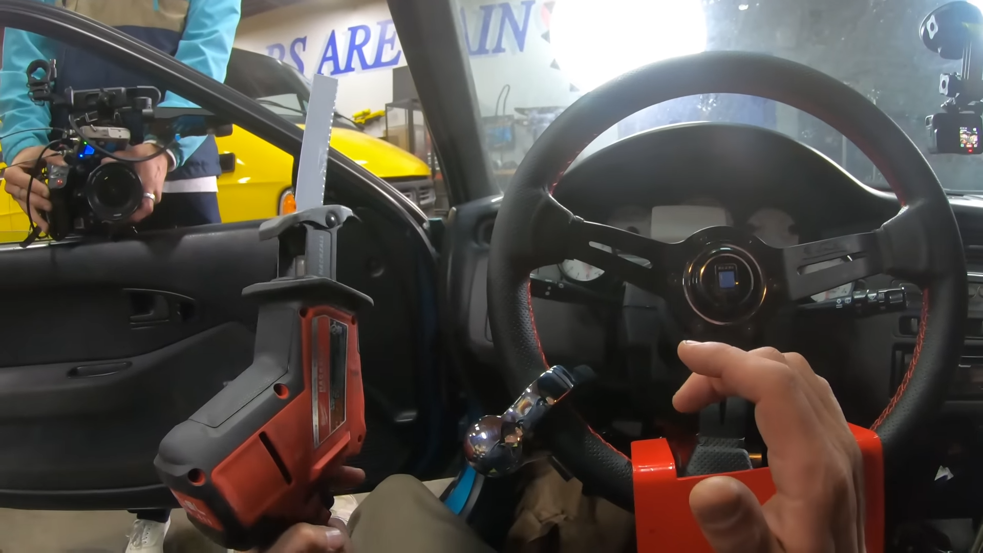 Watch how an expensive steering lock failed to stop a simple cut