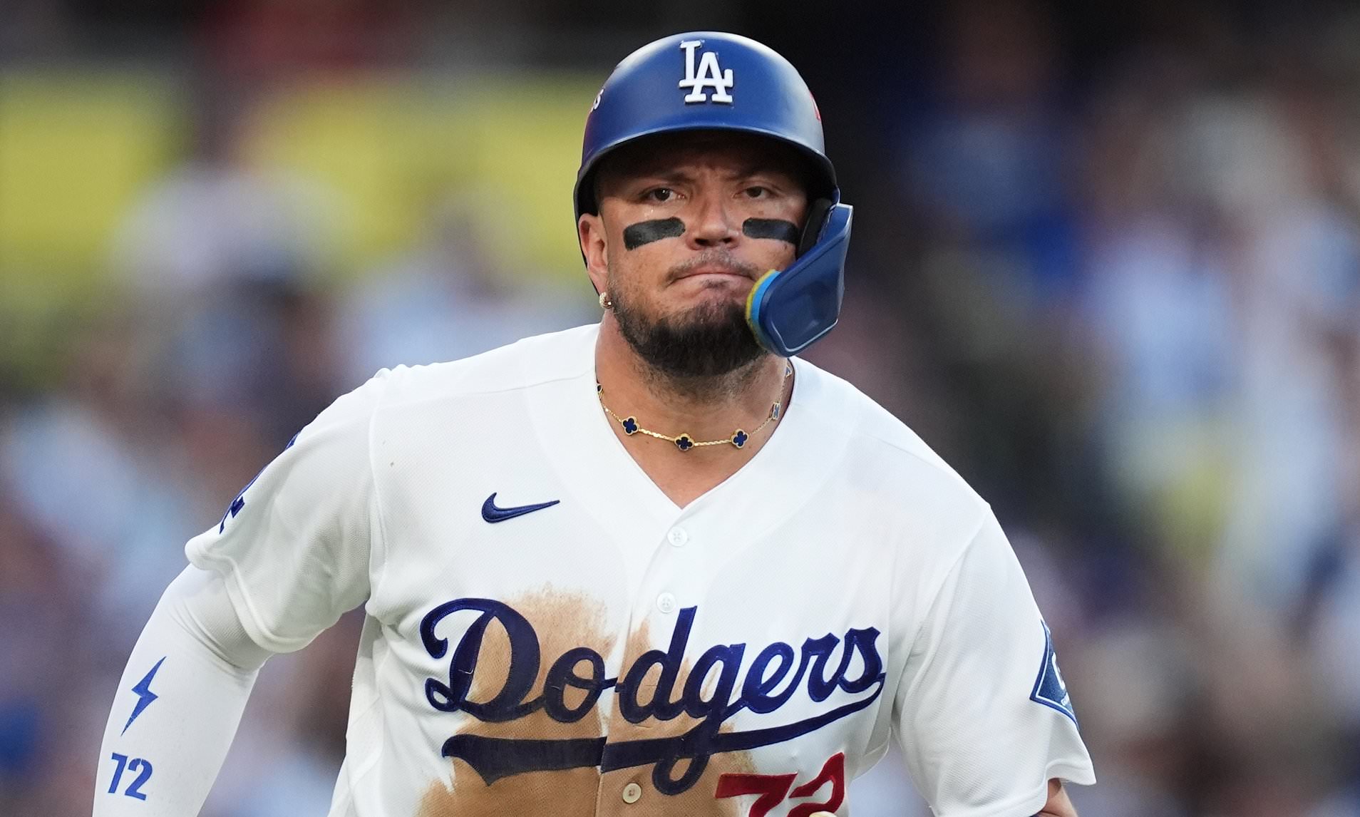 Dodgers fan favorite Miguel Rojas retires from baseball moments after ...