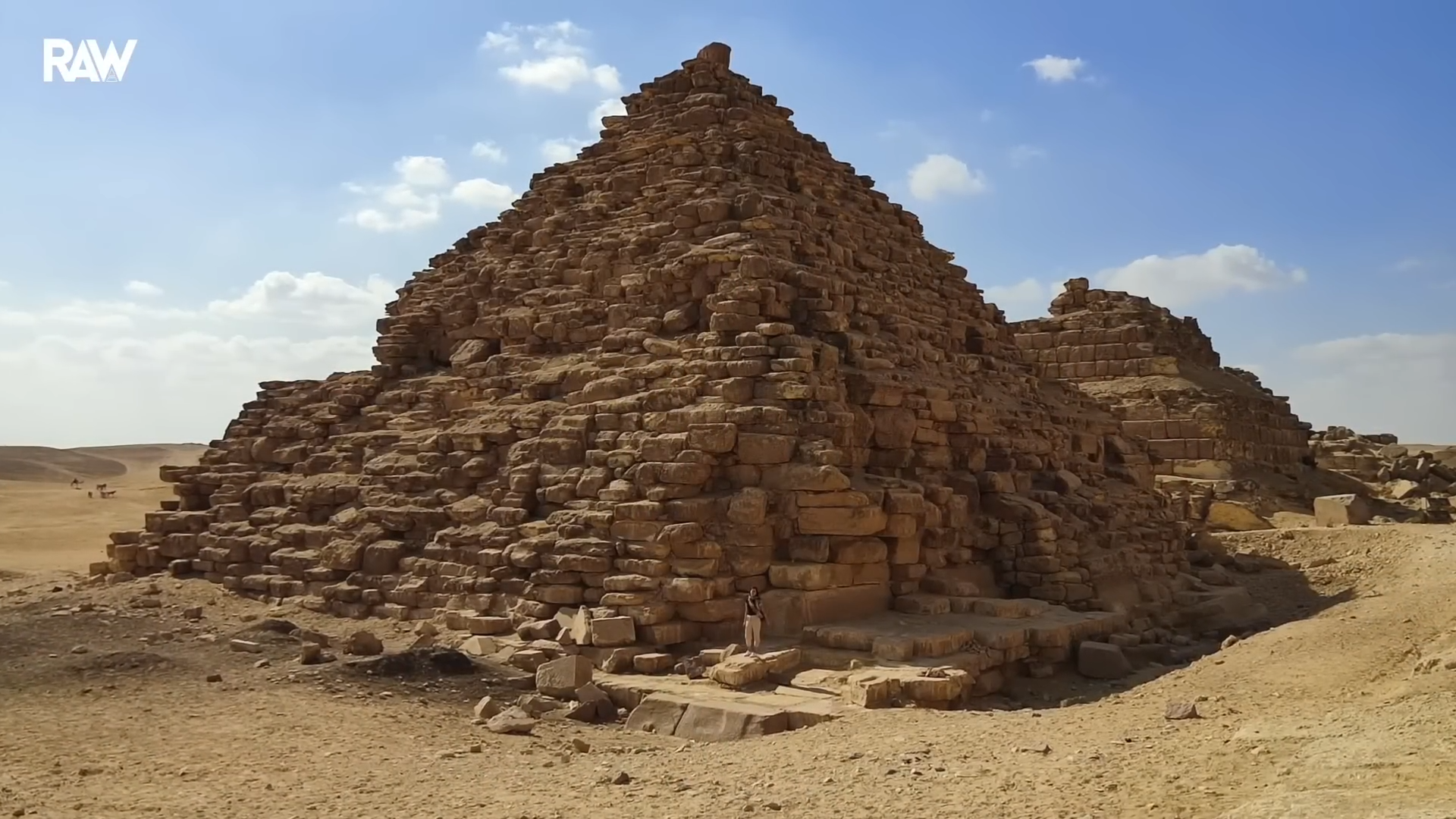 Scientists tested the ground around Egypt’s smallest Giza pyramid ...