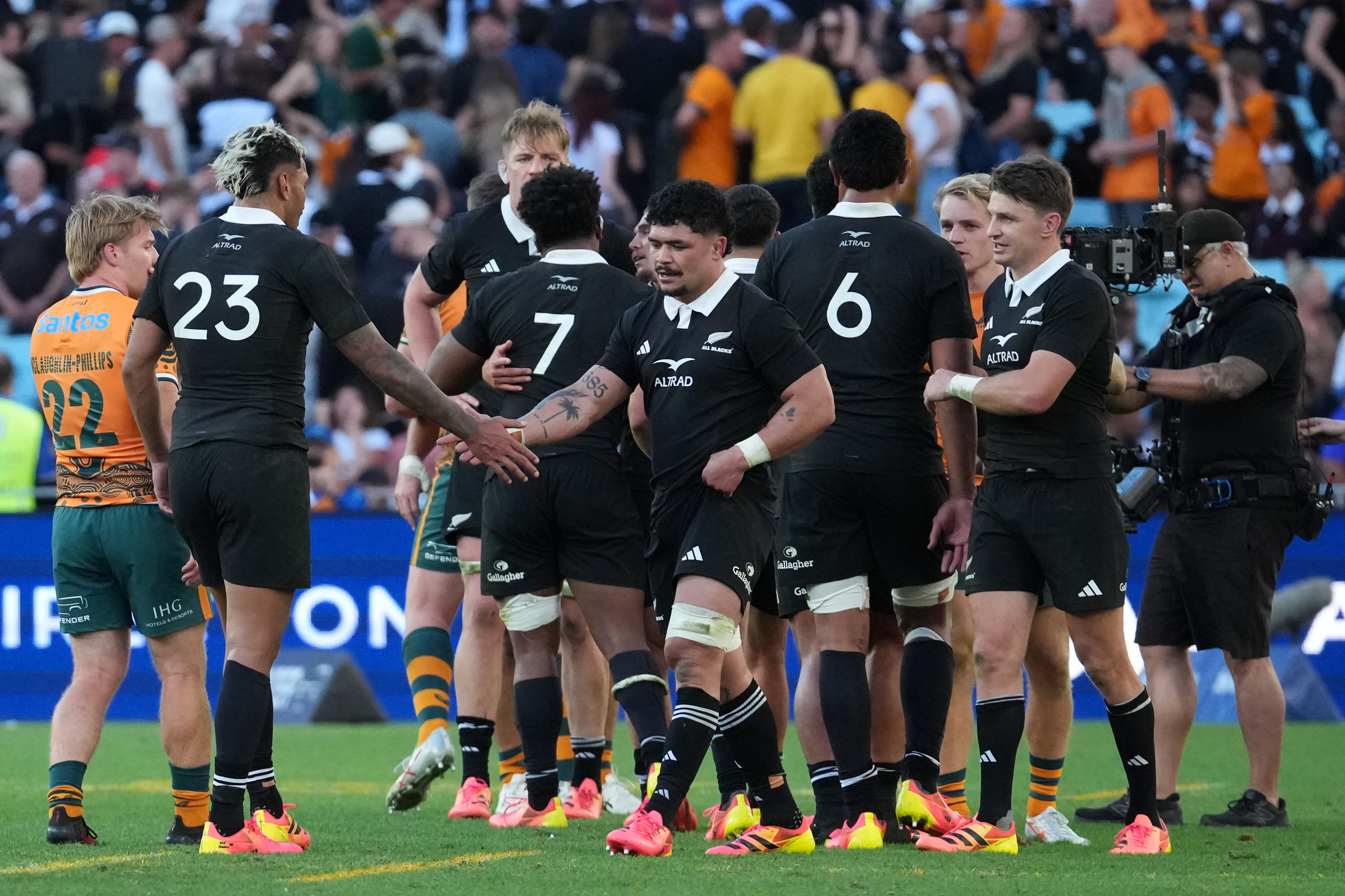 After a dominant 1st half, New Zealand beats Australia 43-21 in the 2nd ...