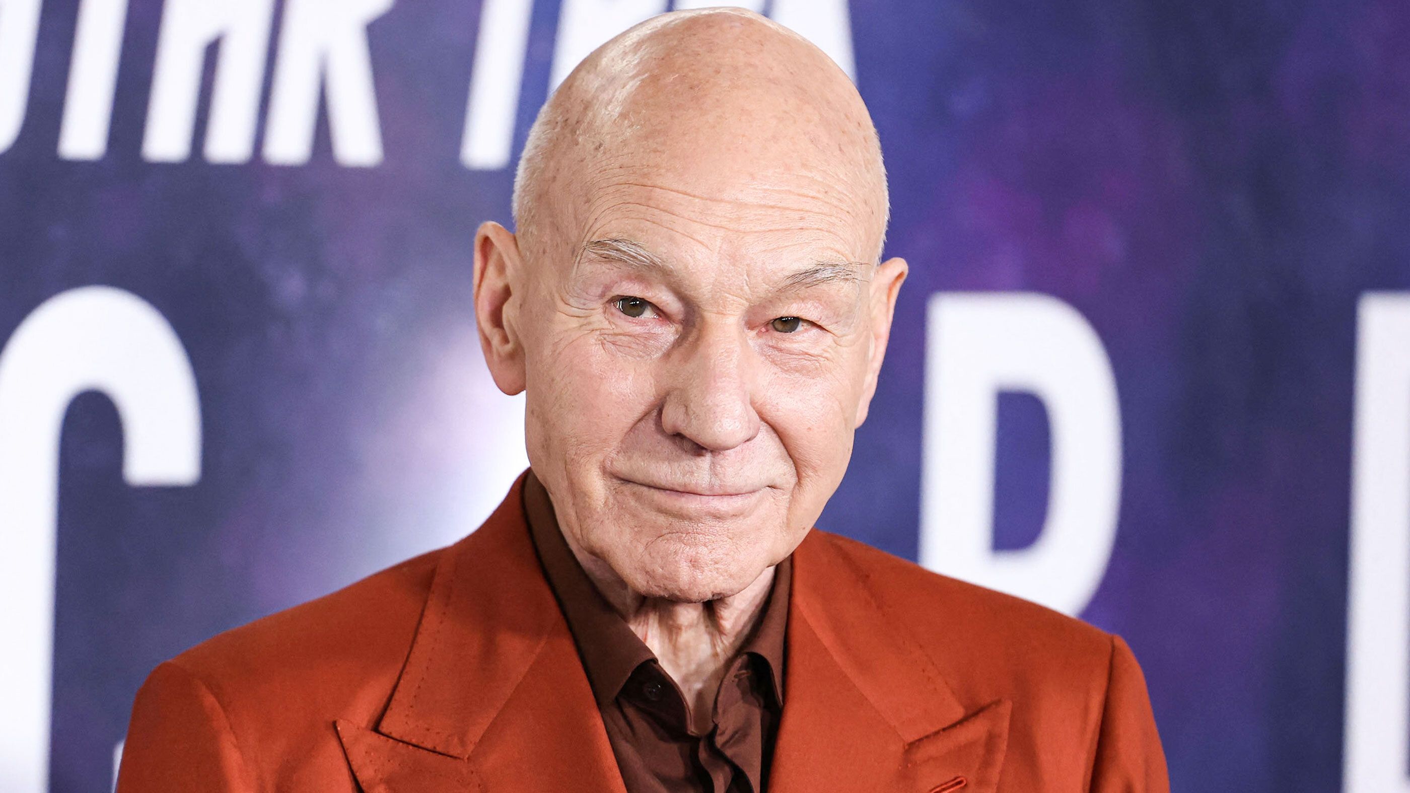 Patrick Stewart’s 4-part sci-fi thriller is the perfect weekend binge