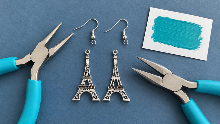How to make colorful Eiffel Tower earrings at home