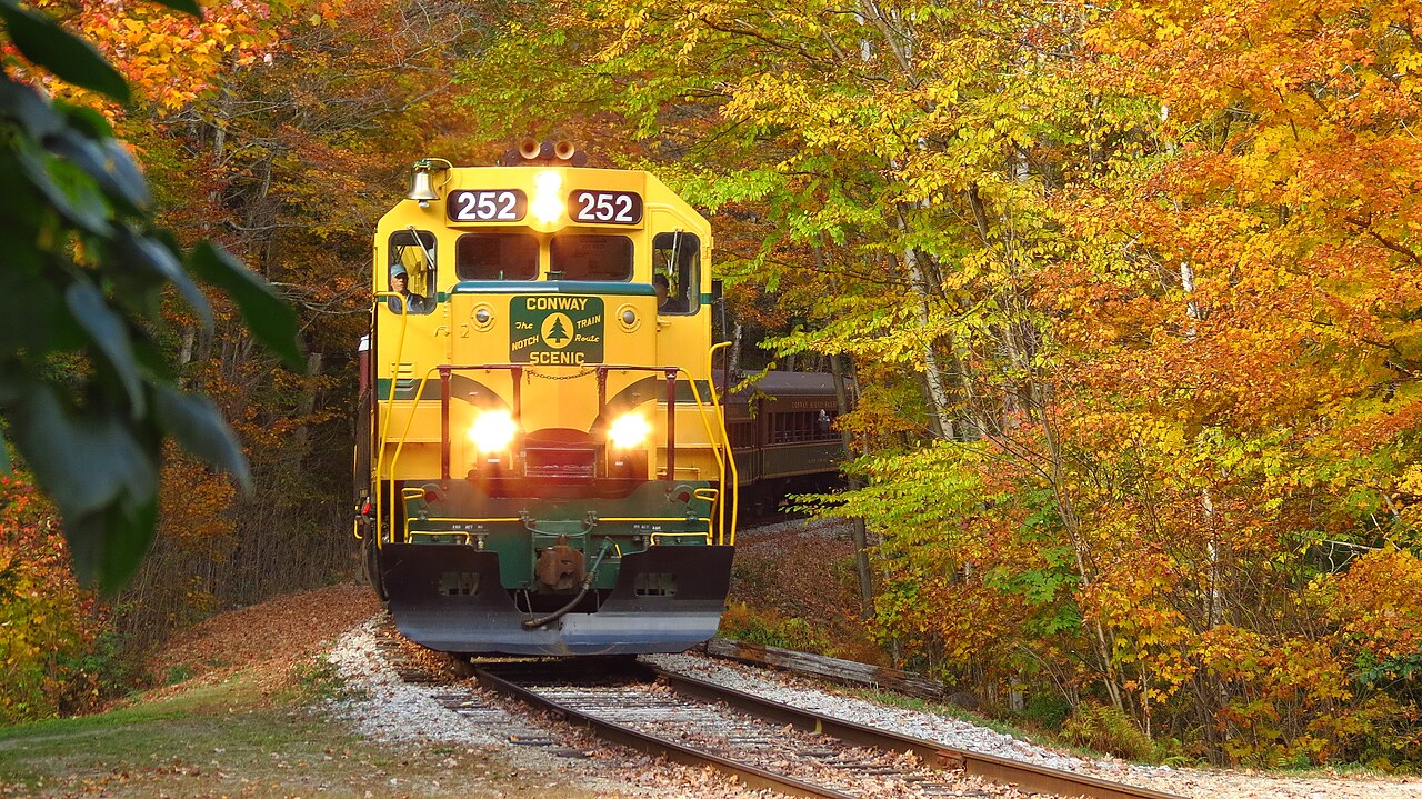 10 romantic train trips through peak fall color
