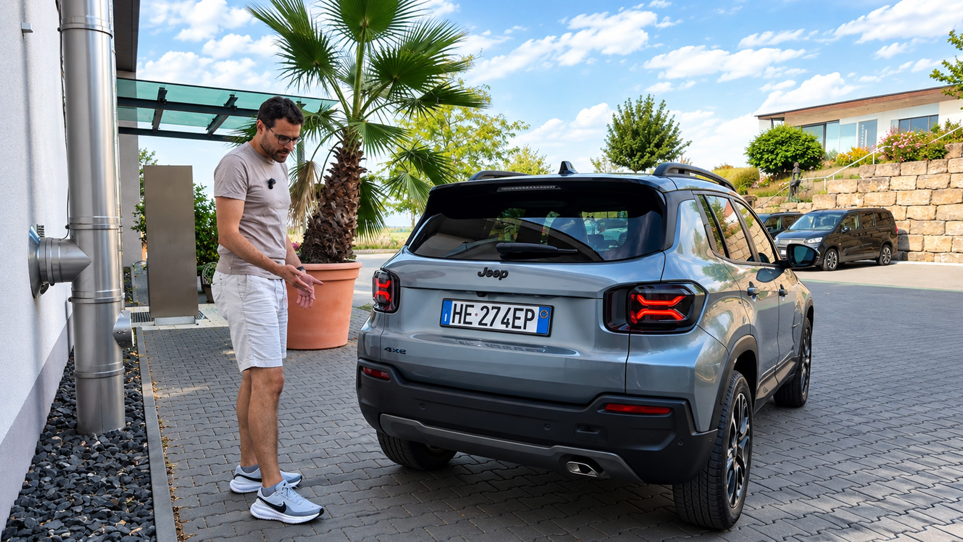 Jeep Avenger 4xe features several interesting rear-end details