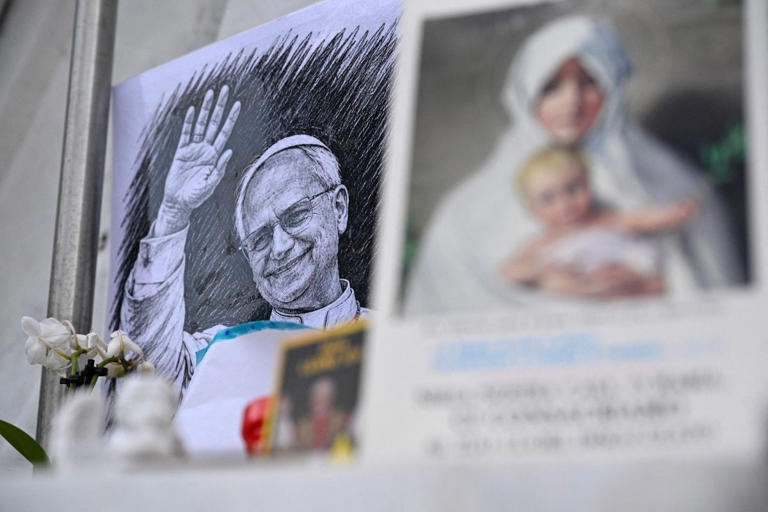 Pope will leave hospital, return to Vatican Saturday: Holy See