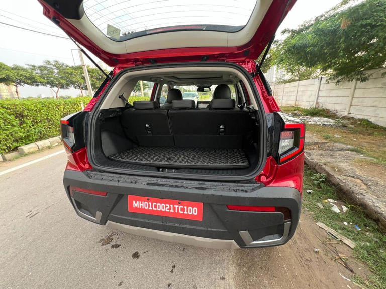 Mahindra XUV 3XO ZNG review: Fastest CNG SUV?