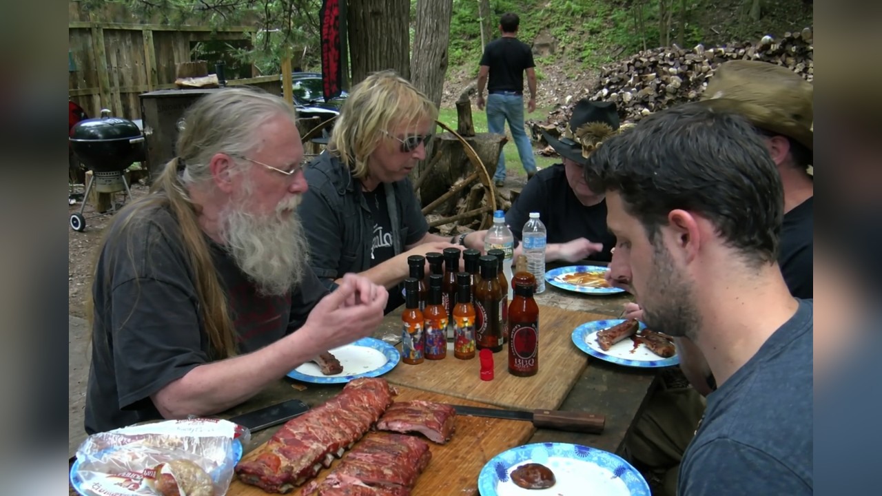 Musician Johnny eats barbecue and receives a chapter certificate (part 2)