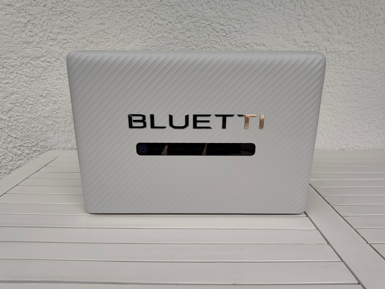Speicher für Balkonkraftwerk im Test: Bluetti Balco 260 lädt auch per AC