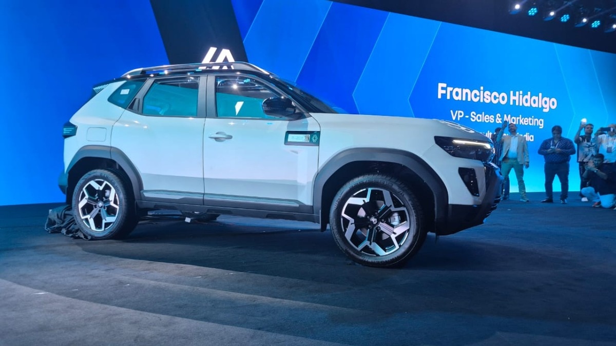 Renault Duster strong hybrid E-Tech 160 launched at Rs 16.99 lakh ...