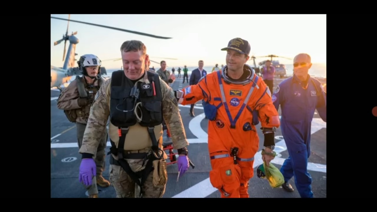 NASA astronauts smiled after splashdown. A conspiracy theorist saw ...