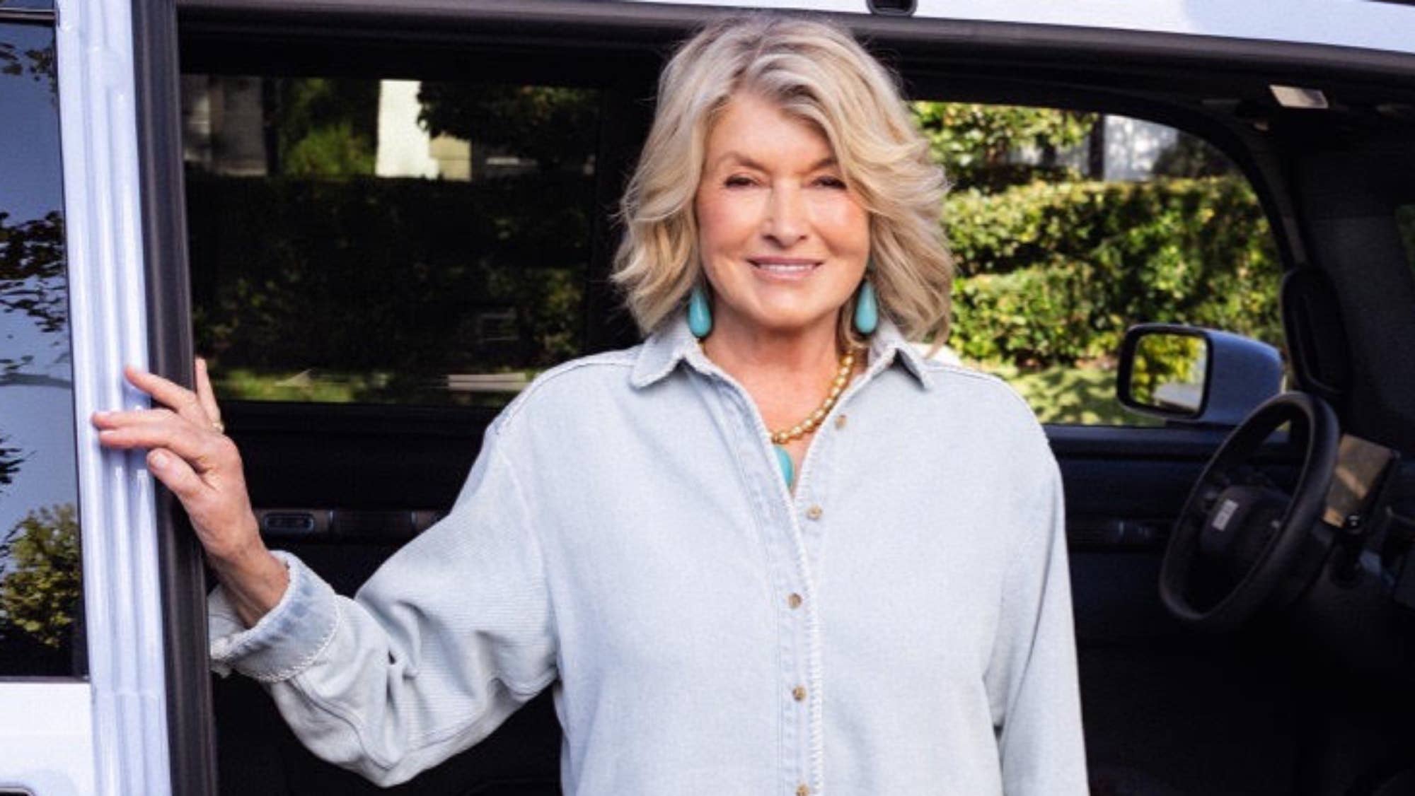 Martha Stewart's beautiful end table with spindle legs has a high-end ...