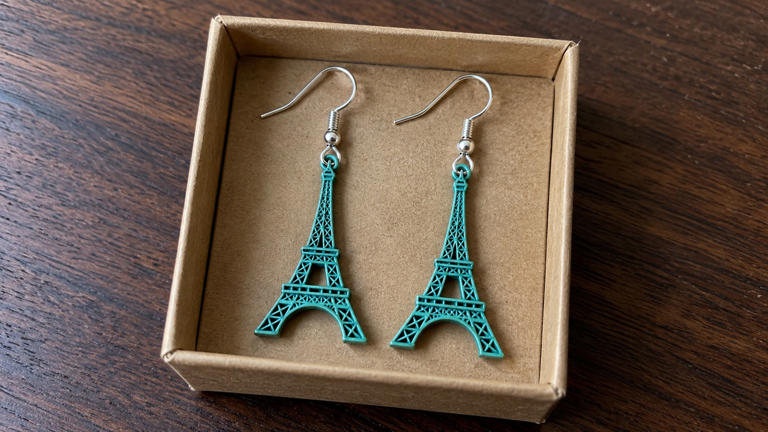 How to make colorful Eiffel Tower earrings at home