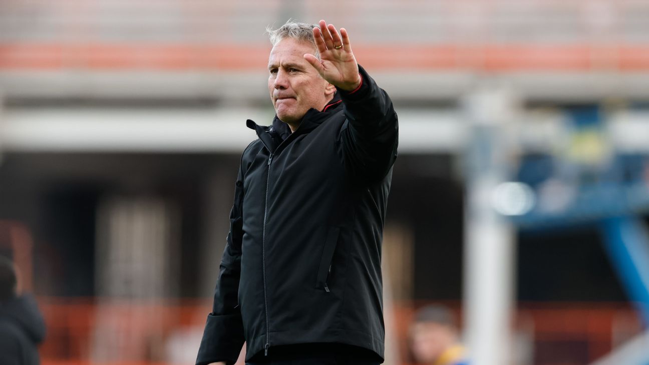 Wrexham boss Parkinson gets fans' backing as big win eases pressure