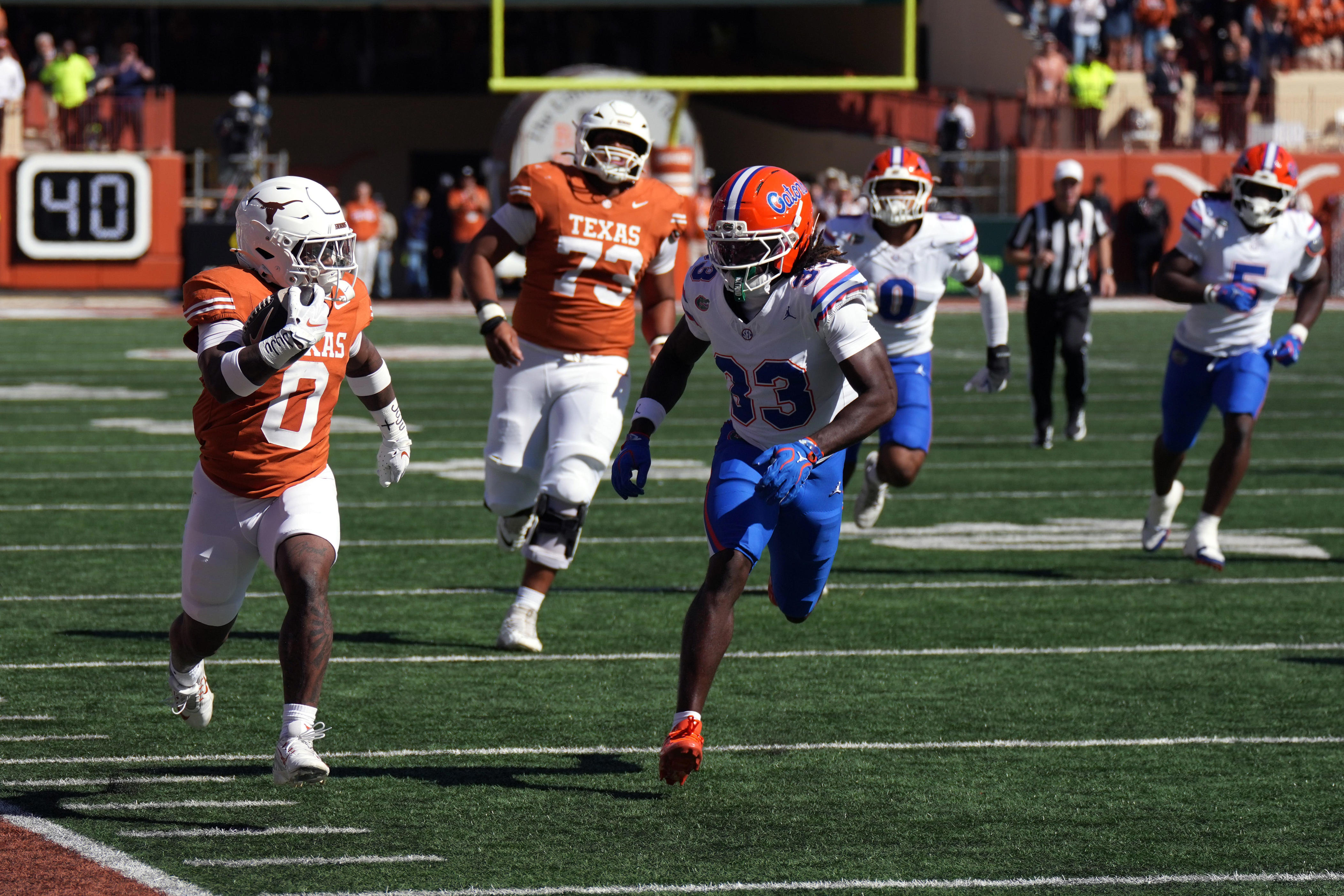 Live Updates: Florida ties Texas 17-17 in 3rd QTR