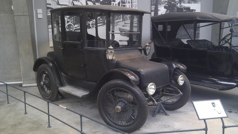 Henry Ford’s wife Clara drove a $3,730 1914 Detroit Electric, not a ...