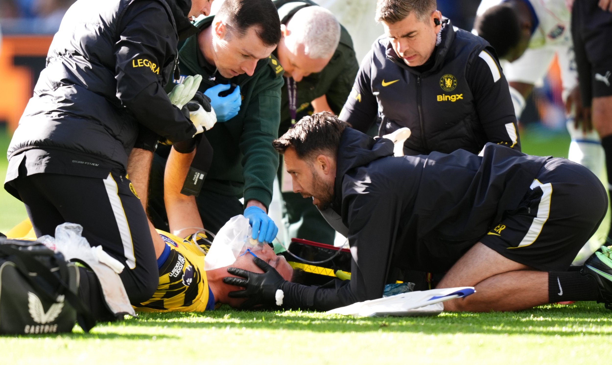 Everton fans dispute boos towards Emi Martinez after head injury during ...