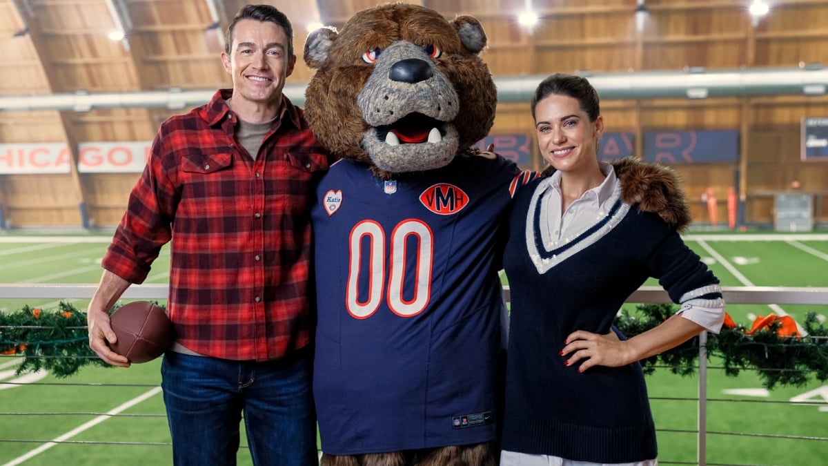 Holiday touchdown: A Bears love story cast, plot & how to watch ...