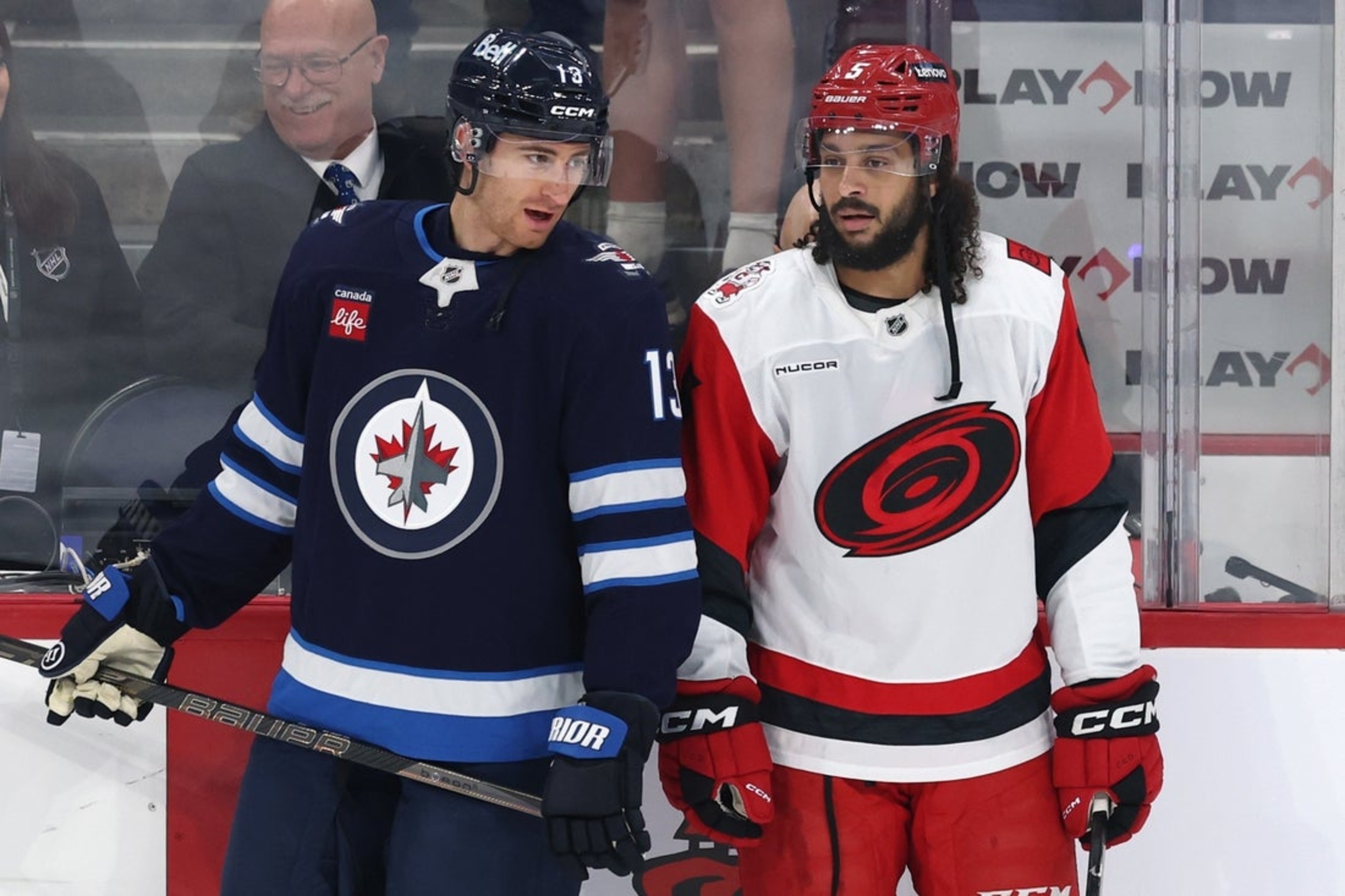 Hurricanes win 7th straight, defeat Jets
