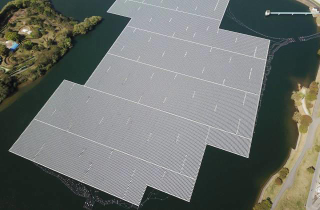 In China, solar cells reach new depths, generating power 33 feet underwater