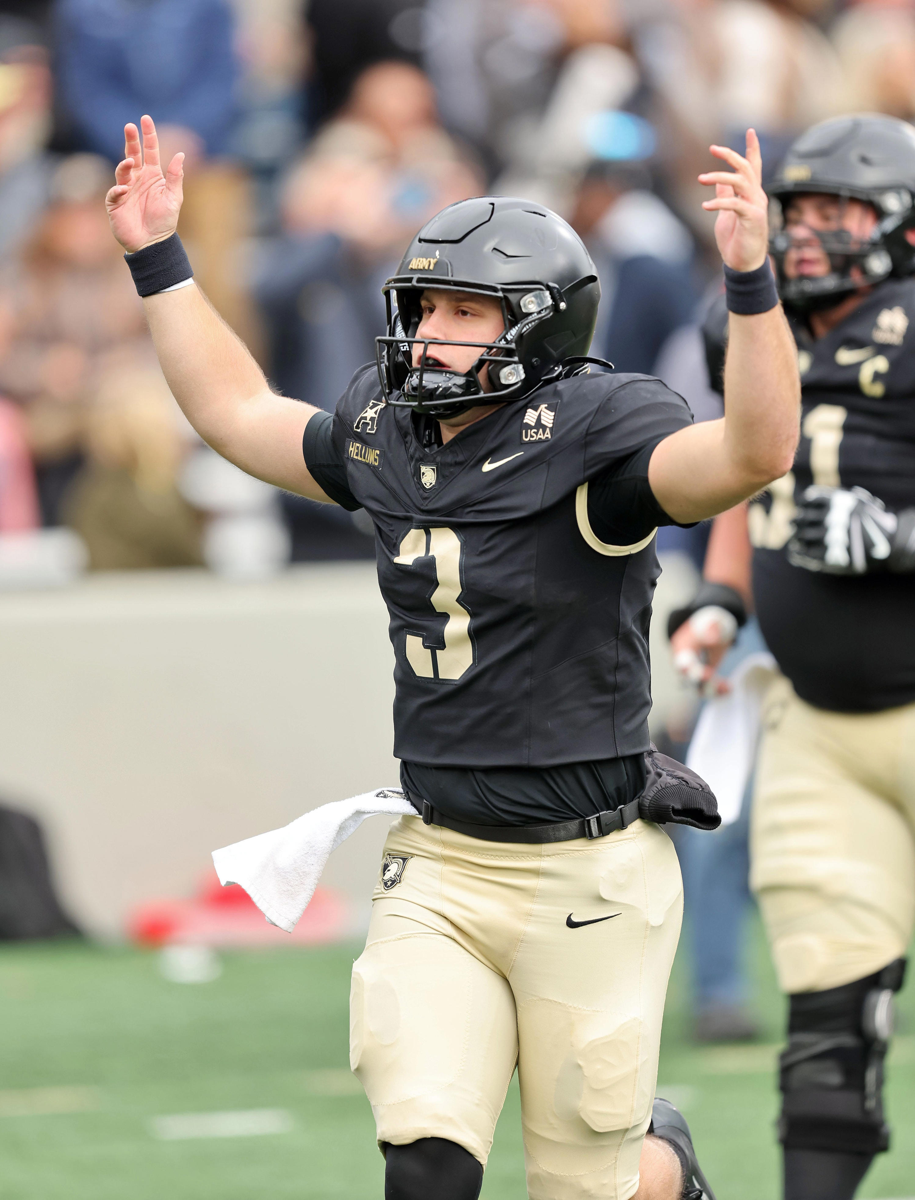 Army football's Cale Hellums drawing comparisons to Bryson Daily