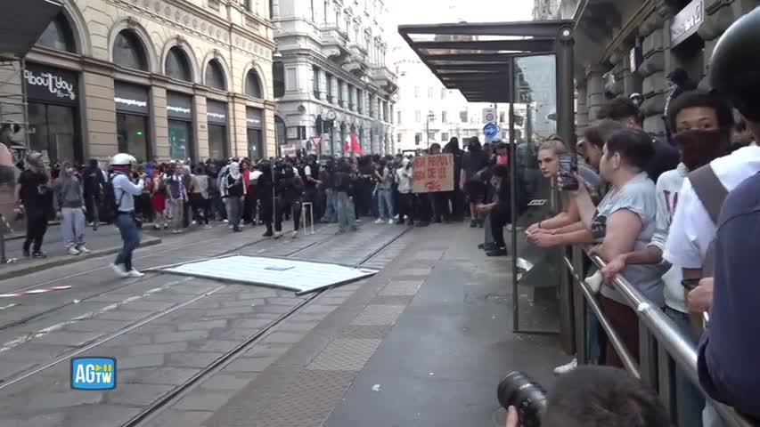Video of the clashes at the protest against the cost of living in Milan ...