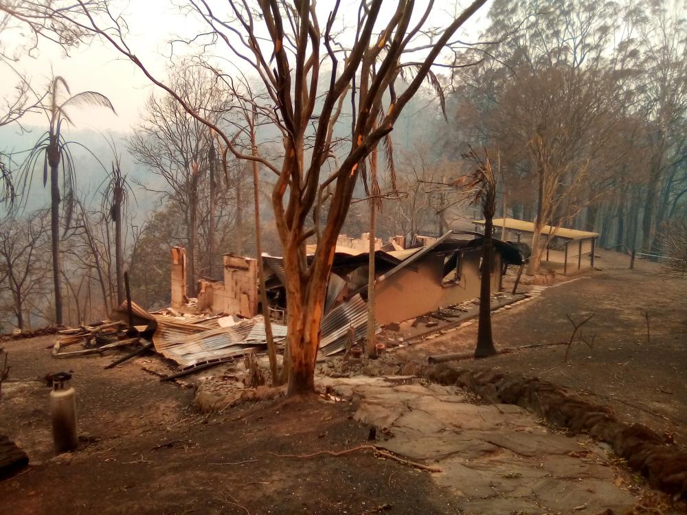 Almost all NSW homes destroyed in Black Summer bushfires were within 100 metres of flammable vegetation