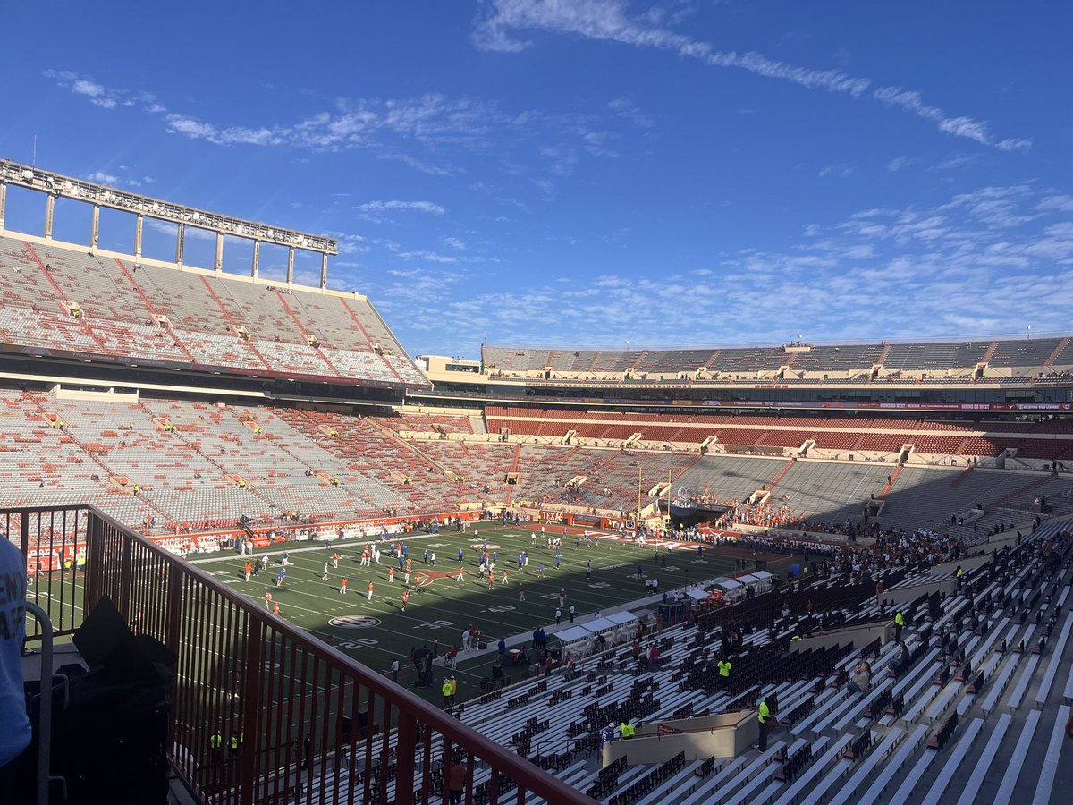 Live updates: No. 7 Texas hosts Florida