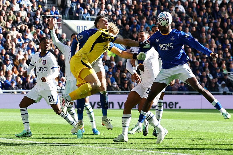 Soccer-Chelsea's Martinez suffered concussion after collision at ...